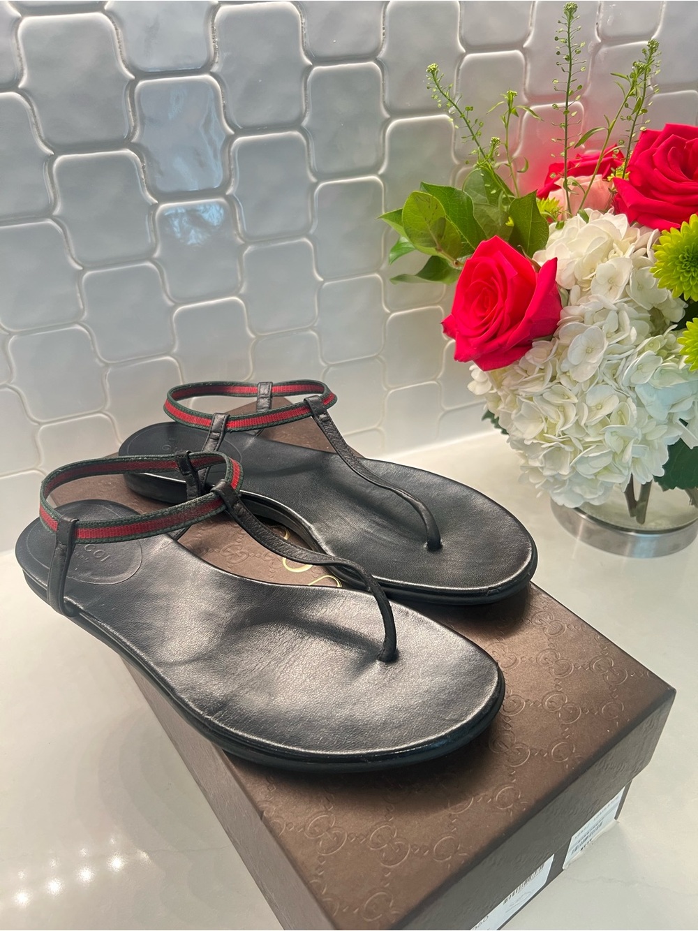 Gucci Black Leather T-Strap Sandals with Red and Green Web Trim